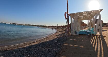 Chic 1-bedroom apartment near airport with swim pool and private beach