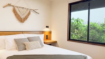 2 bedrooms, travel cot, WiFi, bed sheets