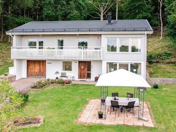 House | Exterior - 4 Star Holiday Home in Uddevalla (Uddevalla)