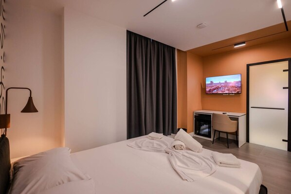 1 bedroom, desk, free WiFi