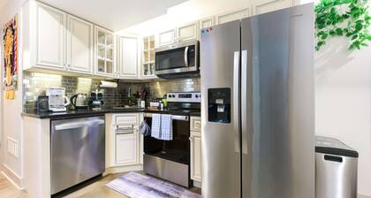 Chic Lower-Level Stay - Prime Walkable Locale