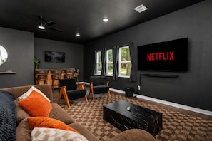 Smart TV, table tennis, books, stereo