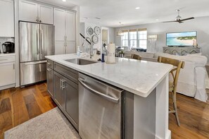 Fridge, microwave, oven, stovetop - ☀️ 30A-4 Bikes Included-Community Pool-Cypress Cottage💎 (Santa Rosa Beach)