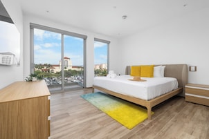 Deluxe Condo | In-room safe, laptop workspace, free WiFi