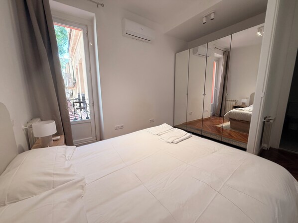 2 bedrooms, iron/ironing board, free WiFi, bed sheets