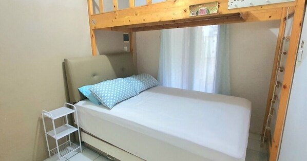 WiFi, bed sheets