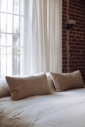 1 habitación, tabla de planchar con plancha, wifi y ropa de cama