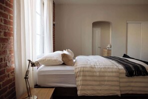 1 habitación, tabla de planchar con plancha, wifi y ropa de cama