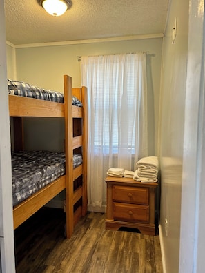 WiFi, bed sheets