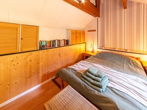 House | 3 bedrooms, individually furnished, bed sheets