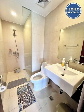 Shared Dormitory, 1 Bedroom, Accessible, Smoking | Bathroom
