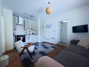 TV - Cosy Flat in Stepney Green I PTK (London)