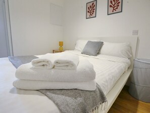 1 habitación, tabla de planchar con plancha, wifi gratis y ropa de cama 