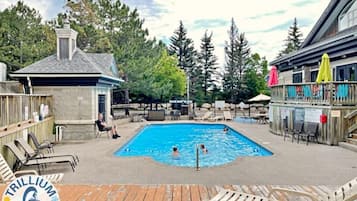 Piscine extérieure (ouverte en saison)
