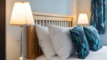 4 bedrooms, iron/ironing board, WiFi (free), bed sheets