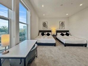 3 slaapkamers, een strijkplank/strijkijzer, wifi, beddengoed