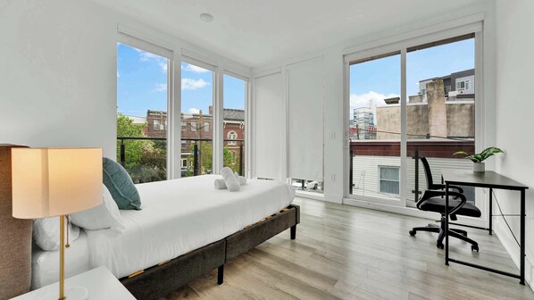 3 bedrooms, desk, WiFi, bed sheets