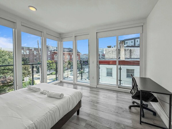 3 bedrooms, desk, WiFi, bed sheets