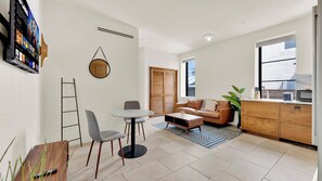 Interior - Luxury 1BD | 1 Bed | South St (Philadelphia)