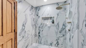 Een douche, een haardroger