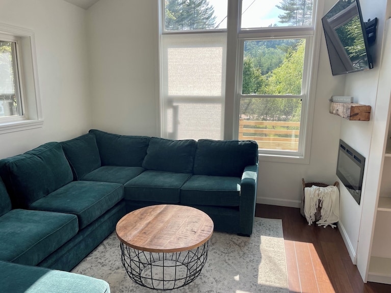 3 Bedroom Chalet With Hot Tub On 3 Private Acre In The Foothills Of White Mnts - New Hampshire (State)