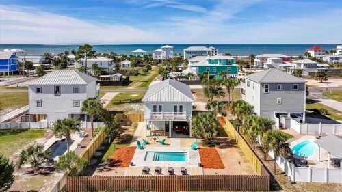 *New* Screened Porch w/ Pool & Hot Tub + Partial Water Views
