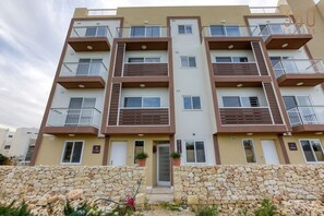 Exterior - Beautiful 3-bed home with Greenery Views in Mgarr (L-Imġarr)