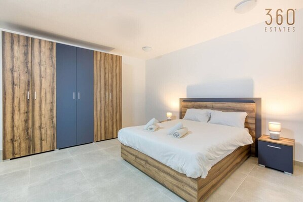 Desk, iron/ironing board, travel cot, WiFi