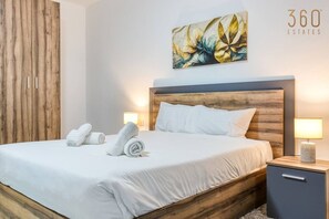 Skrivbord, strykjärn/strykbräda, resesäng och wi-fi