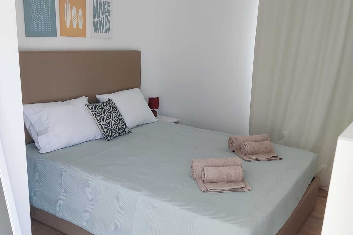 Comfort tweepersoonskamer, uitzicht op binnenplaats | Verduisterende gordijnen, een strijkplank/strijkijzer, gratis wifi