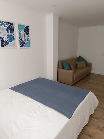 Cortinas blackout, tabla de planchar con plancha y wifi gratis