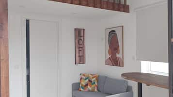 Studiolejlighed - 1 queensize-seng med sovesofa - udsigt til gårdsplads | Mørklægningsgardiner, strygejern/strygebræt, gratis Wi-Fi
