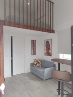 Studio, 1 Queen Bed with Sofa bed, Courtyard View | Blackout drapes, iron/ironing board, free WiFi