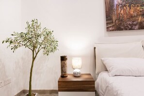 3 Schlafzimmer, Schreibtisch, Bügeleisen/Bügelbrett, Reisekinderbett