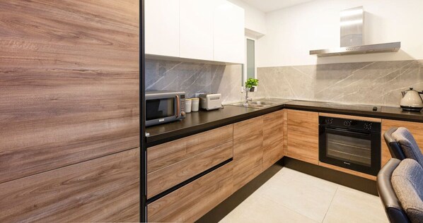 Fridge, microwave, oven, stovetop