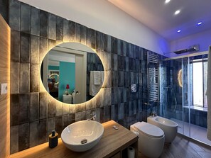 Shower, jetted bath, hair dryer, bidet - Isoco Garden (Taormina)