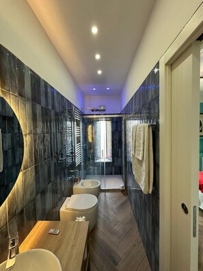 Shower, jetted tub, hair dryer, bidet - Isoco Garden (Taormina)