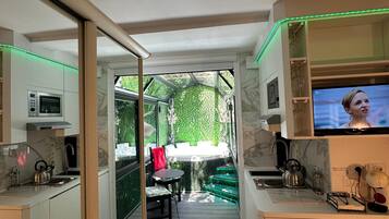 Micro-ondes, four, plaque de cuisson, lave-vaisselle