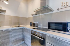 Refrigerador, microondas, horno, placa de cocina