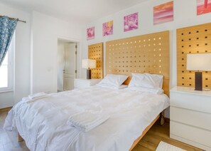 1 غرفة نوم ومكتب ومكواة/لوح كي وسرير سفر