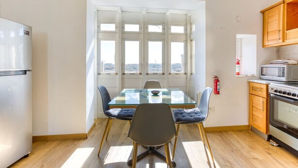 Kaffetrakter/tekoker, kjøleskap, mikrobølgeovn og ovn