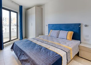 2 Schlafzimmer, Schreibtisch, Bügeleisen/Bügelbrett, Reisekinderbett