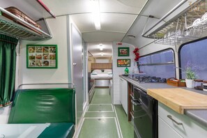 雪櫃、微波爐、焗爐、爐具