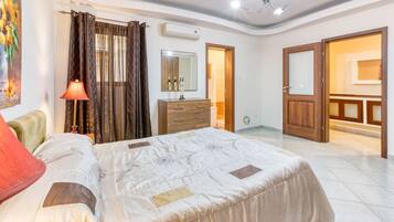 3 bedrooms, desk, iron/ironing board, travel cot