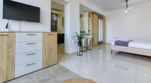 1 Schlafzimmer, Schreibtisch, Bügeleisen/Bügelbrett, Reisekinderbett