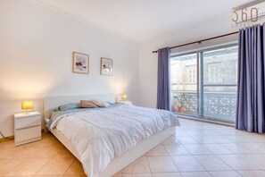 2 bedrooms, desk, iron/ironing board, travel crib