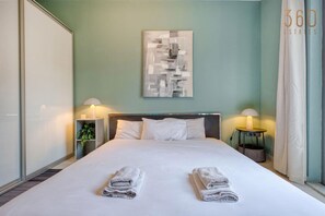 1 Schlafzimmer, Schreibtisch, Bügeleisen/Bügelbrett, Reisekinderbett