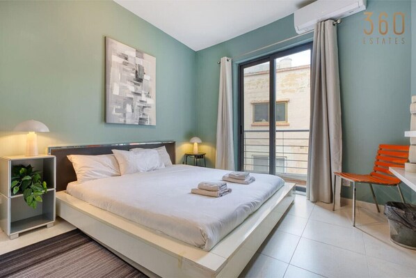 1 habitación, tabla de planchar con plancha, cuna de viaje y wifi 