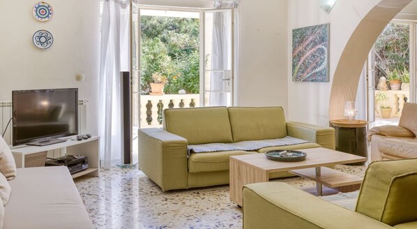 TV - Villa with beautiful Views with pool in Mellieha (Il-Mellieħa)