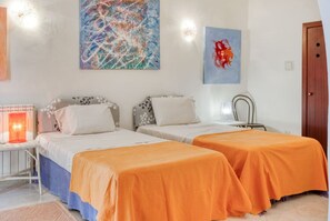 3 bedrooms, desk, iron/ironing board, travel crib - Villa with beautiful Views with pool in Mellieha (Il-Mellieħa)